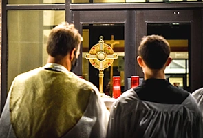 Adoracja na benedyktyńskim kampusie pokazuje, że przyszłość Kościoła jest jasna