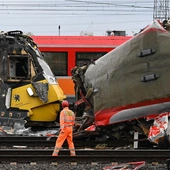 Gdynia: utrudnienia w ruchu kolejowym po zderzeniu dwóch pociągów; cztery osoby ranne