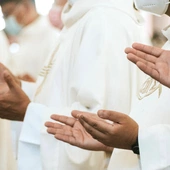 Na świecie rośnie liczba katolików, ale księży ubywa…
