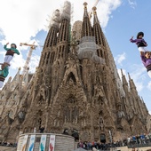 Barcelona: ukończono wieże ewangelistów bazyliki Sagrada Familia. Wyglądają imponująco