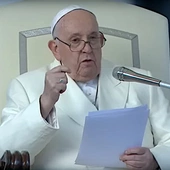 Ze względu na stan zapalny płuc papież ogranicza aktywność