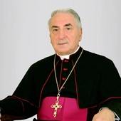 Arcybiskup Józef KOWALCZYK