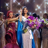 Miss Universe oskarżona o zdradę ojczyzny. Koronę Miss ofiarowała Bogu 