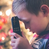 Jak skutecznie przekazywać dzieciom wiarę? Rady św. Edyty Stein