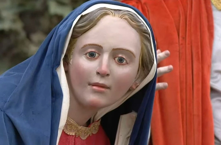 Maryja (figura z szopki na placu św. Piotra)