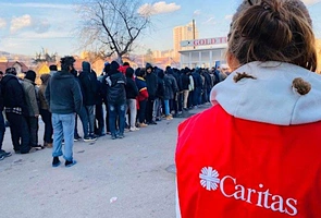 Caritas: celem paktu migracyjnego UE jest zatrzymanie ludzi na granicach