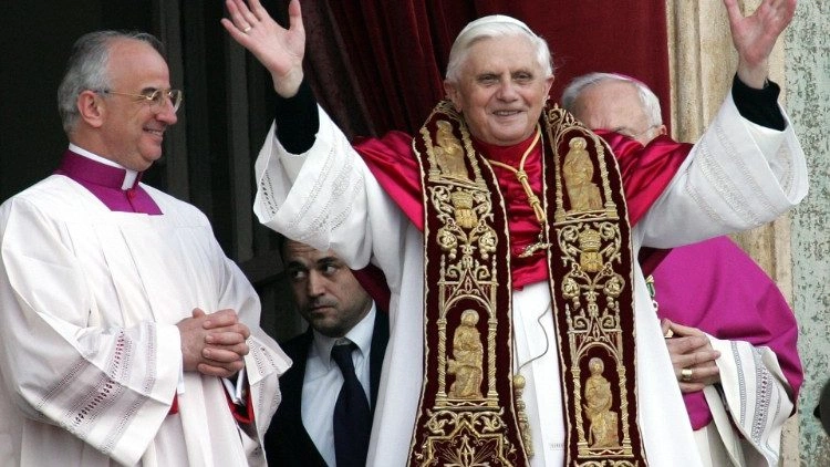 Były sekretarz o Benedykcie XVI: był dobrym ojcem, zawsze uważnym i uprzejmym