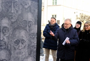 PGE organizatorem pierwszej w Polsce publicznej wystawy grafik więźnia Auschwitz Mariana Kołodzieja „Klisze pamięci. Labirynty"