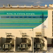 Kolej na zieloną energię – nowy mural na podstacji Warszawa Zachodnia od PGE Energetyka Kolejowa