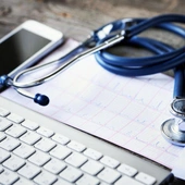 Jak uzyskać zwolnienie lekarskie online? Przewodnik krok po kroku