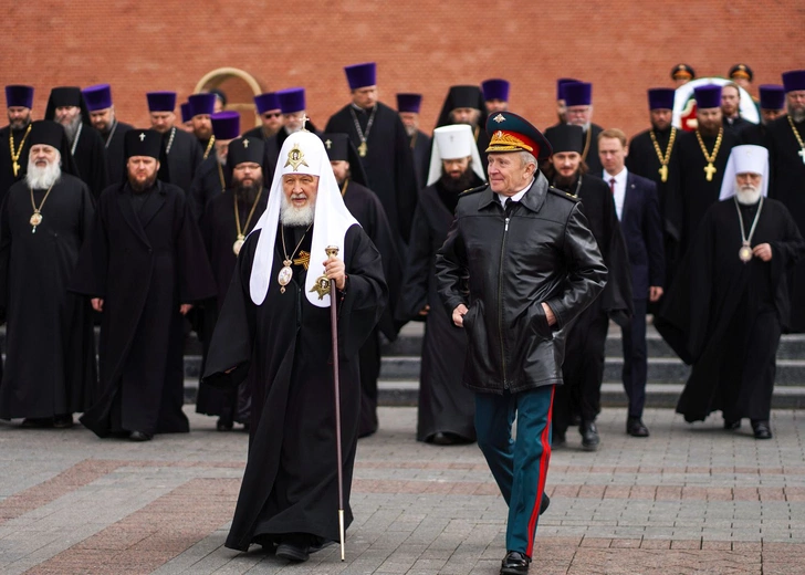 Patriarcha Cyryl podczas uroczystości wojskowej w Moskwie