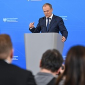 Premier Tusk zapowiada powrót do 5 proc. stawki VAT na żywność