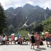Tatry nadal rekordowo popularne. Ponad 4,5 mln turystów w 2023 r.