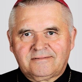 Biskup Piotr SKUCHA
