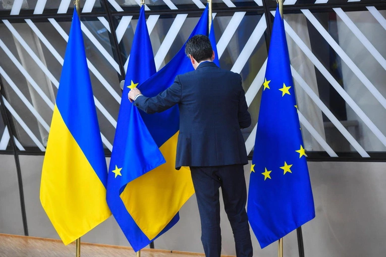 Kraje UE zgodziły się przeznaczyć 5 miliardów euro na pomoc wojskową dla Ukrainy