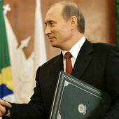 „Rosyjski dyktator symuluje kolejne wybory”. Władimir Putin straszy Zachód wojną