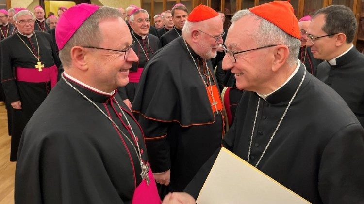 Bp Bätzing i kard. Parolin podczas spotkania w Rzymie w 2018 r.   (Dt. Bischofskonferenz)