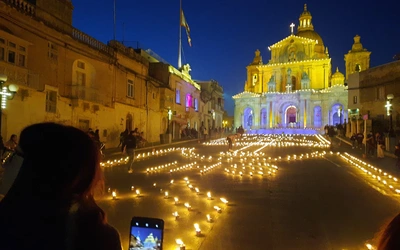 Tłok i gwar w drodze na Golgotę. Maltańczycy rozpoczęli tradycyją pielgrzymkę „Siedmiu Wizyt”