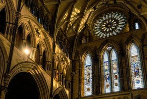 Mimo sekularyzacji dorośli wstępują do Kościoła. Anglia bada fenomen nawróceń