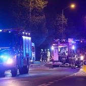 Katowice: strażacy opanowali pożar hali z hulajnogami elektrycznymi