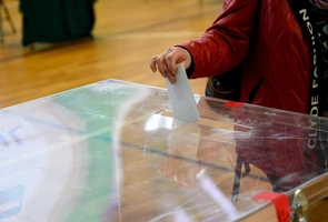 Do godz. 17:00 głosował co trzeci Polak. Lokale wyborcze będą otwarte do godz. 21:00 