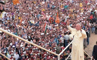 Ks. Ptasznik w 10. rocznicę kanonizacji Jana Pawła II: wracać do jego nauczania, odejść od sentymentalnych wspomnień