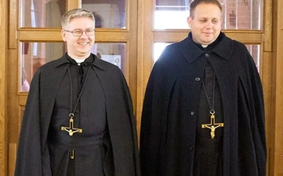 Białoruś: dwaj polscy duchowni sądzeni w trybie zdalnym. Proces przez „Skype'a”