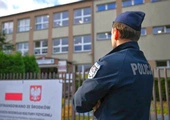 Chcieli przynieść do szkoły nóż. Policja zatrzymała 11 nastolatków, trwają kontrole szkół w całej Polsce