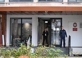Kolejna brutalna napaść: 21-latka zaatakowała nożem 3 osoby w szkole przy ul. Mińskiej w Warszawie
