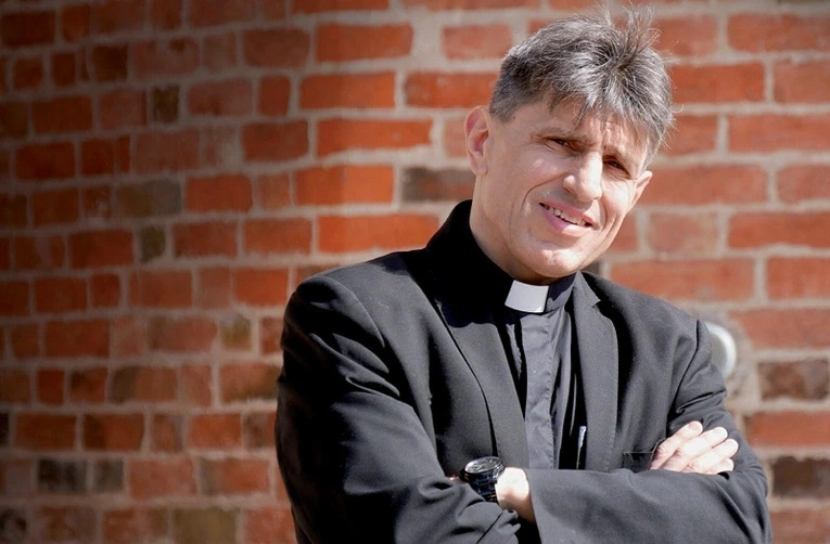 Ks. Nikos Skuras: Nie nakładaj na innych ciężarów nie do uniesienia