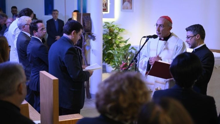 Różaniec w intencji papieża w Klinice Gemelli: „obdarz go zdrowiem i pociechą”