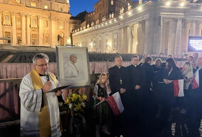 Św. Jan Paweł II znowu połączył Polaków na Placu św. Piotra