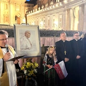 Św. Jan Paweł II znowu połączył Polaków na Placu św. Piotra