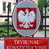„Czy to się komus podoba, czy nie” TK będzie wydawał wyroki – zapowiada Tusk. Dziś w Warszawie protest 