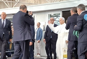 Papież wraca do Watykanu. W niedzielę odmówi modlitwę Anioł Pański z okien Pałacu