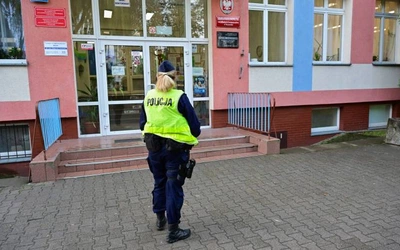 Służby reagują na zagrożenia w placówkach oświatowych. Ponad 225 tys. policyjnych kontroli