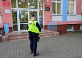 Służby reagują na zagrożenia w placówkach oświatowych. Ponad 225 tys. policyjnych kontroli