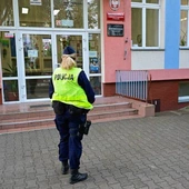 Służby reagują na zagrożenia w placówkach oświatowych. Ponad 225 tys. policyjnych kontroli
