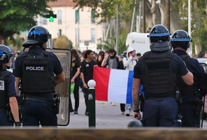 Demonstranci mieli kałasznikowy. Godzina policyjna we Francji