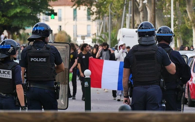Demonstranci mieli kałasznikowy. Godzina policyjna we Francji