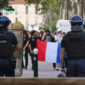 Demonstranci mieli kałasznikowy. Godzina policyjna we Francji