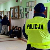 Policyjna akcja trwa. Nieznana liczba zatrzymanych nieletnich