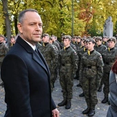 Prezydent Nawrocki na pogrzebie 49 ofiar komunizmu: „Niespełnione sny powstają z mogił”