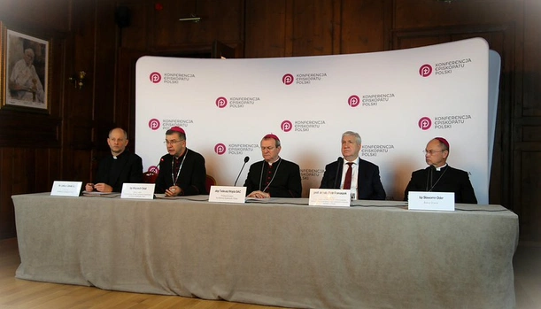 Biskupi po obradach o duszpasterstwie małżeństw i rodzin, ochronie życia, Komisji niezależnych ekspertów, trosce o młode pokolenie