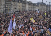 Setki tysięcy osób na demonstracjach we Francji. W Paryżu doszło do starć z policją