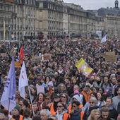Setki tysięcy osób na demonstracjach we Francji. W Paryżu doszło do starć z policją