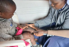 Uganda: projekt edukacyjny przeciwko uprzedzeniom wobec dzieci z niepełnosprawnościami