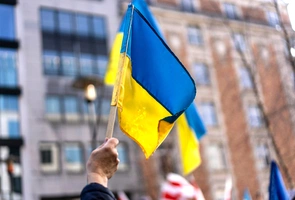 Stolica Apostolska wysyła pomoc Ukrainie. Jałmużnik papieski rusza w drogę