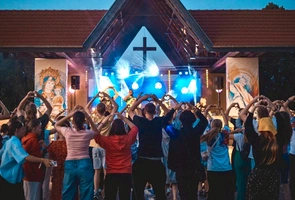 Pokolenie Z a religijność. Socjolog: Wiara będzie świadomym wyborem albo nie będzie jej wcale