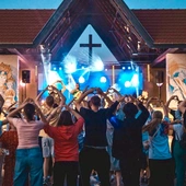 Pokolenie Z a religijność. Socjolog: Wiara będzie świadomym wyborem albo nie będzie jej wcale